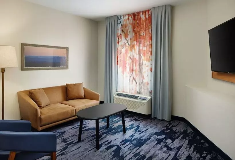 Отель Fairfield Inn & Suites Worcester Auburn