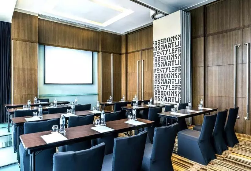 هتل Four Points by Sheraton Bangkok Ploenchit