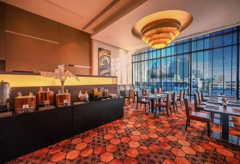 هتل Four Points by Sheraton Bangkok Ploenchit