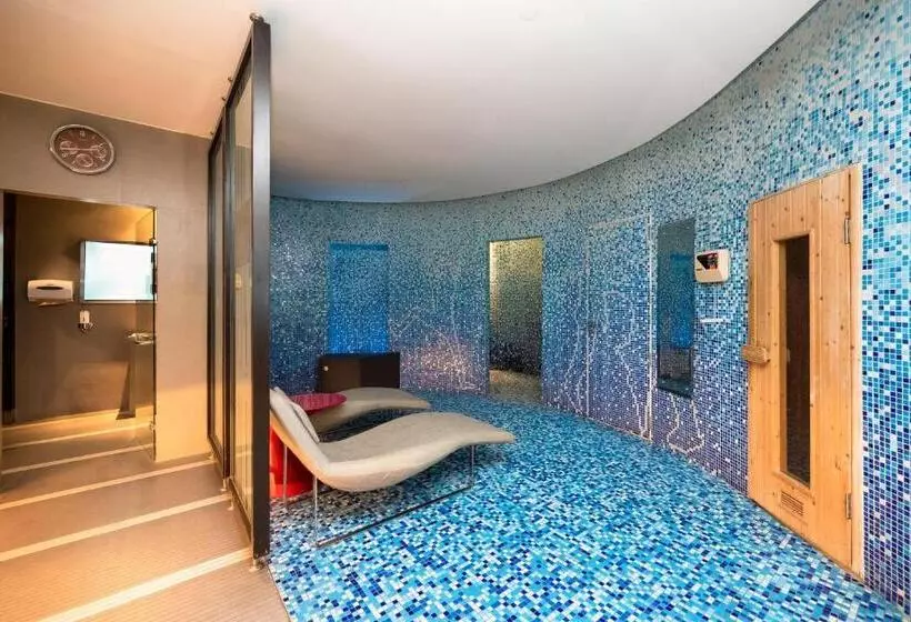 هتل Four Points by Sheraton Bangkok Ploenchit