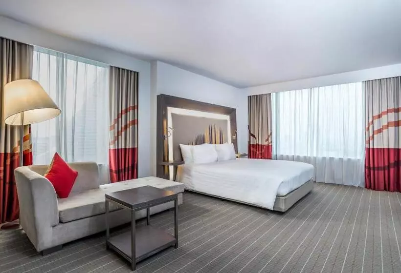 هتل Four Points by Sheraton Bangkok Ploenchit