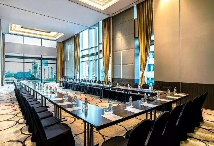 هتل Four Points by Sheraton Bangkok Ploenchit