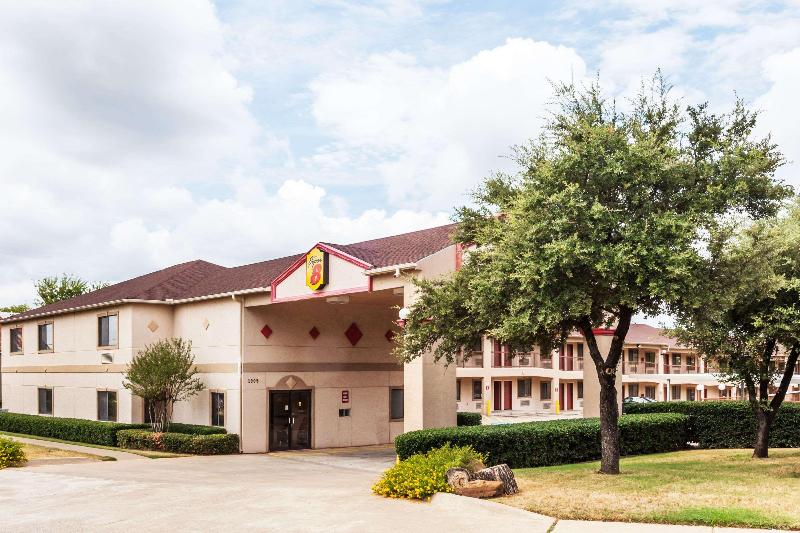 هتل Highland Inn Arlington