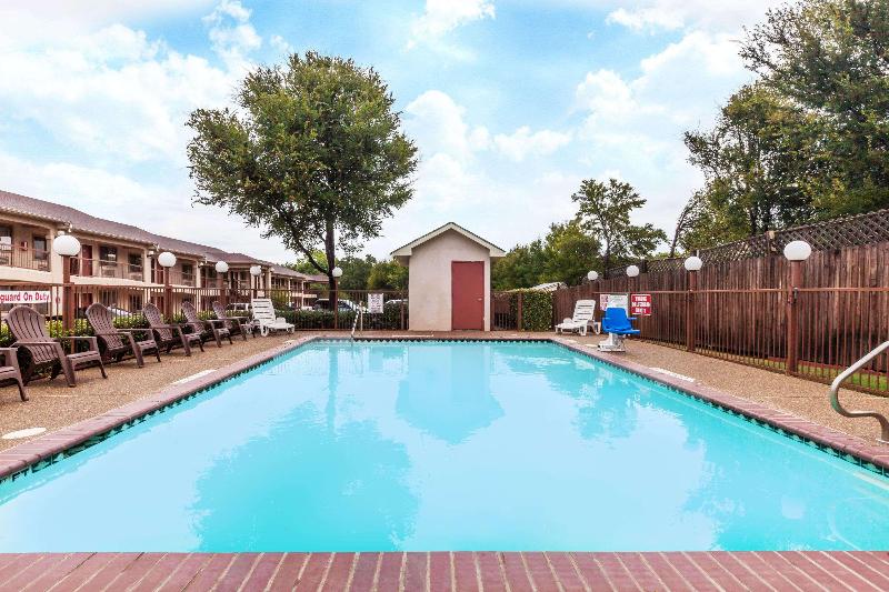 هتل Highland Inn Arlington