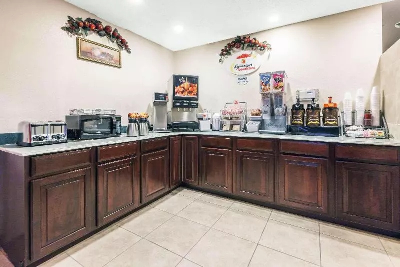 호텔 Highland Inn Arlington