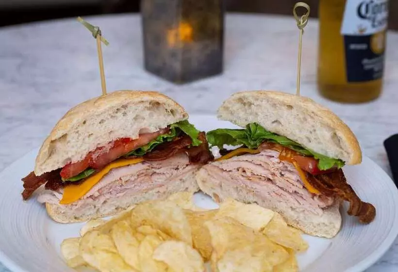 בית מלון כפרי Hilton Richardson Dallas