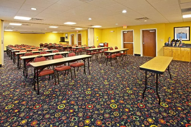 Holiday Inn Express Hotel & Suites Hillview By Ihg