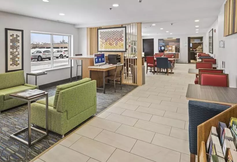 Отель Holiday Inn Express Chicago Northwest Vernon Hills, An Ihg