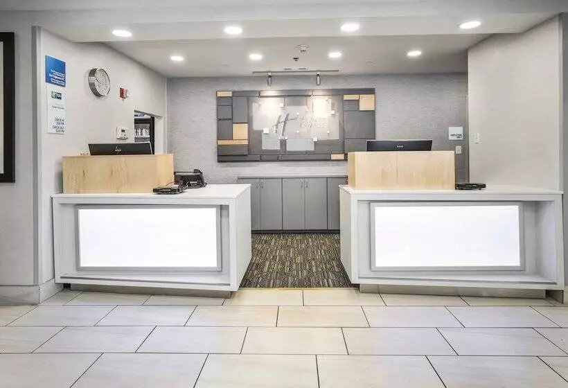 Отель Holiday Inn Express Chicago Northwest Vernon Hills, An Ihg