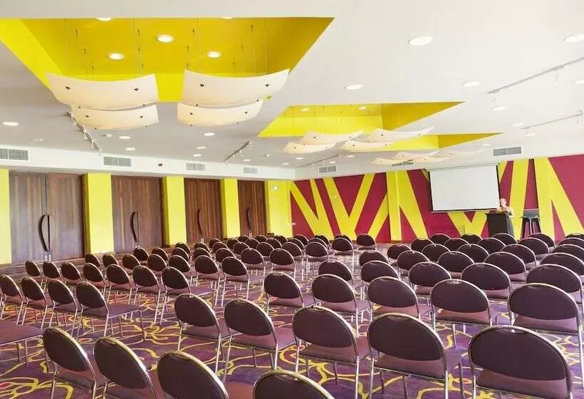 هتل Holiday Inn Resort Vanuatu, An Ihg