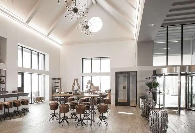 ホテル Renovo Des Moines Urbandale,tapestry Collection Hilton