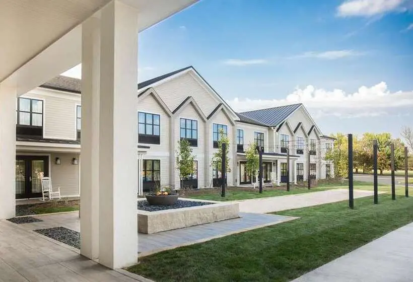 ホテル Renovo Des Moines Urbandale,tapestry Collection Hilton