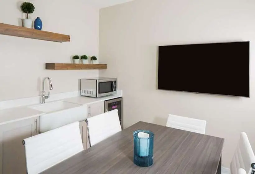 ホテル Renovo Des Moines Urbandale,tapestry Collection Hilton