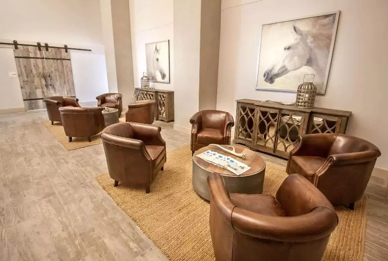 ホテル Renovo Des Moines Urbandale,tapestry Collection Hilton