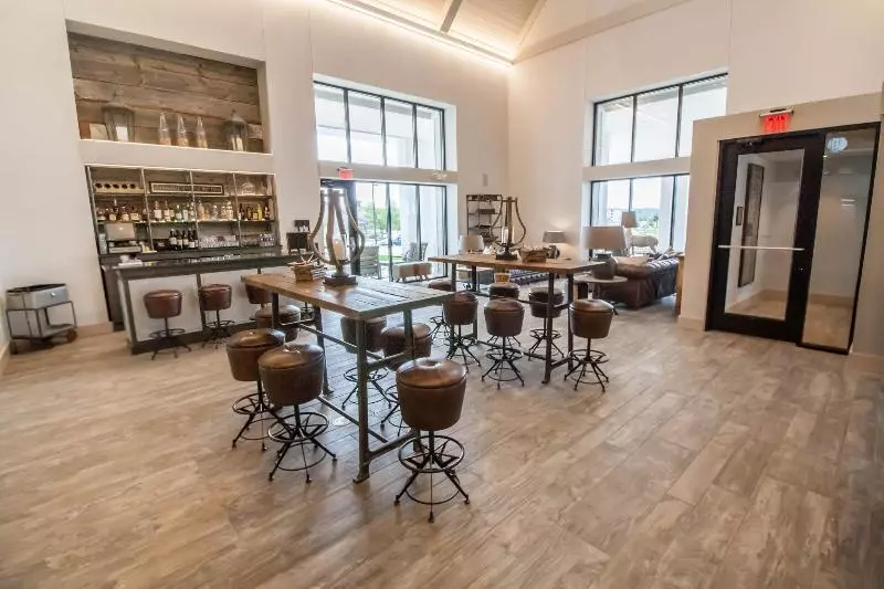 ホテル Renovo Des Moines Urbandale,tapestry Collection Hilton