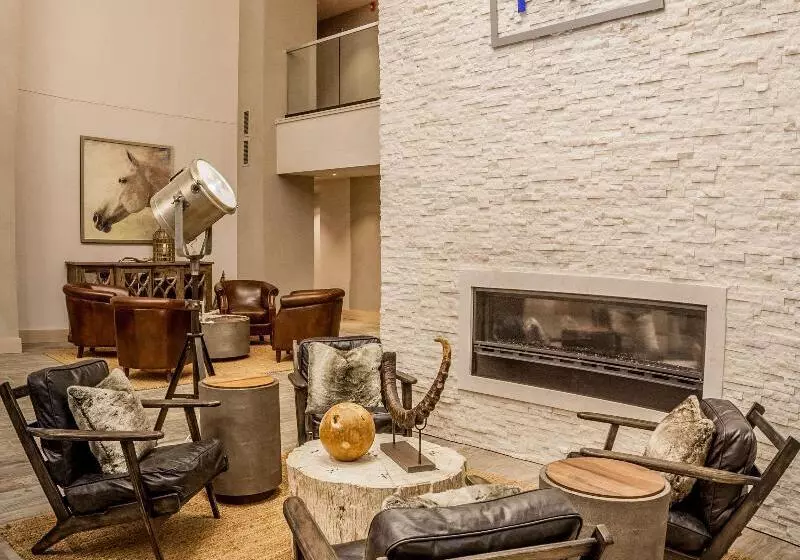 ホテル Renovo Des Moines Urbandale,tapestry Collection Hilton