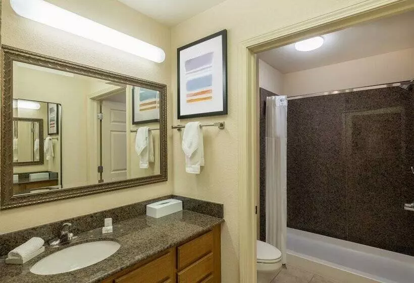 Отель Staybridge Suites Milwaukee Airport South, An Ihg