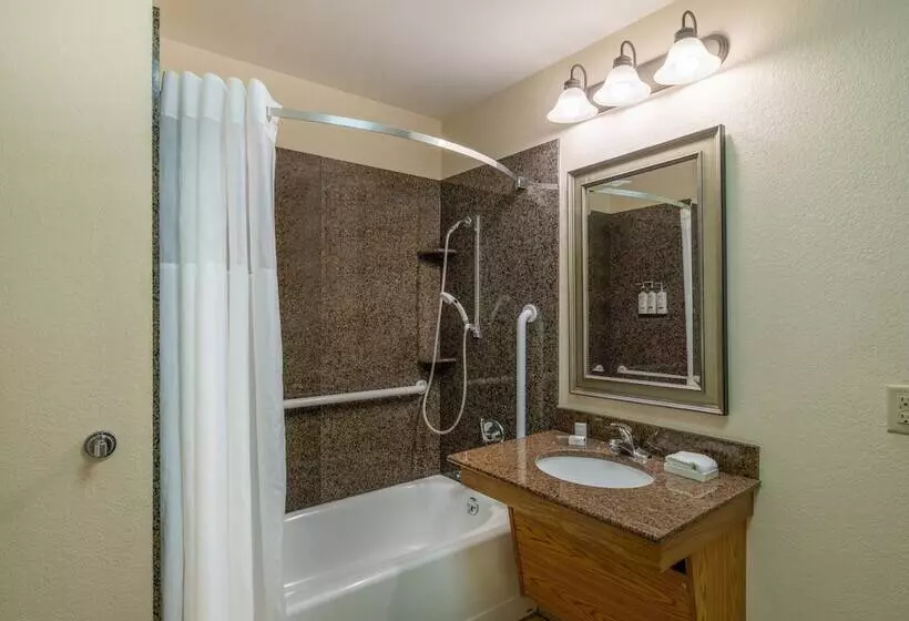 Отель Staybridge Suites Milwaukee Airport South, An Ihg