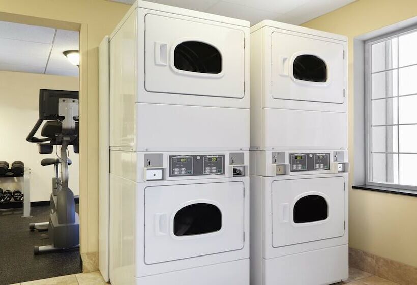 فندق Staybridge Suites Milwaukee Airport South, An Ihg