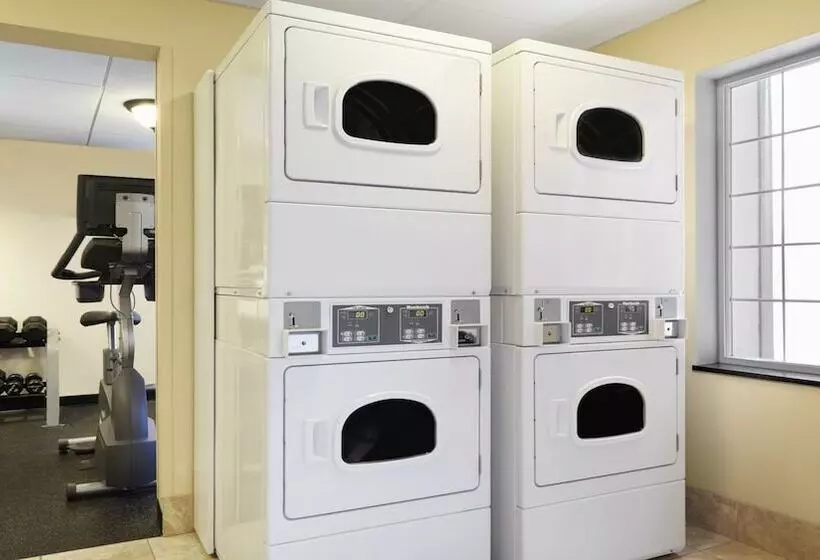 Отель Staybridge Suites Milwaukee Airport South, An Ihg