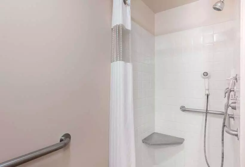 هتل Travelodge By Wyndham Hershey