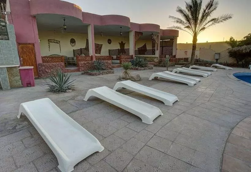 هتل Bedouin Moon Village