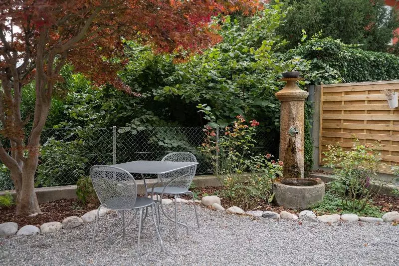 La Belle Vue Boutique Hotel & Café