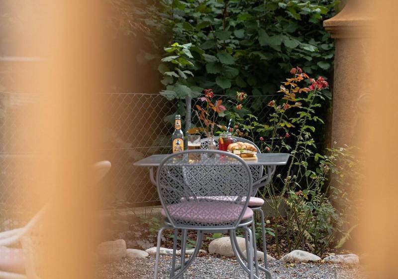 La Belle Vue Boutique Hotel & Café