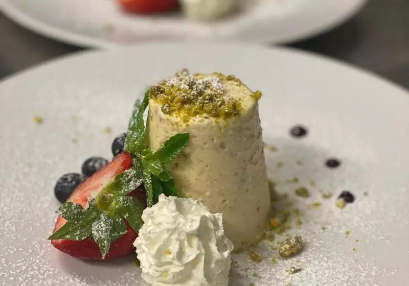 La Belle Vue Boutique Hotel & Café