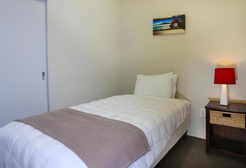 Kudos Business Suites & Airport Motel