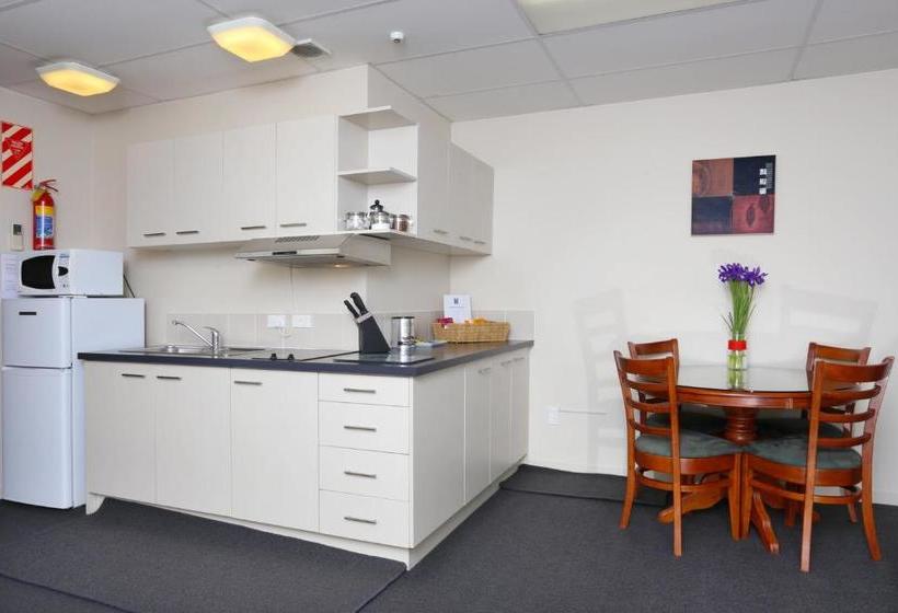 Kudos Business Suites & Airport Motel