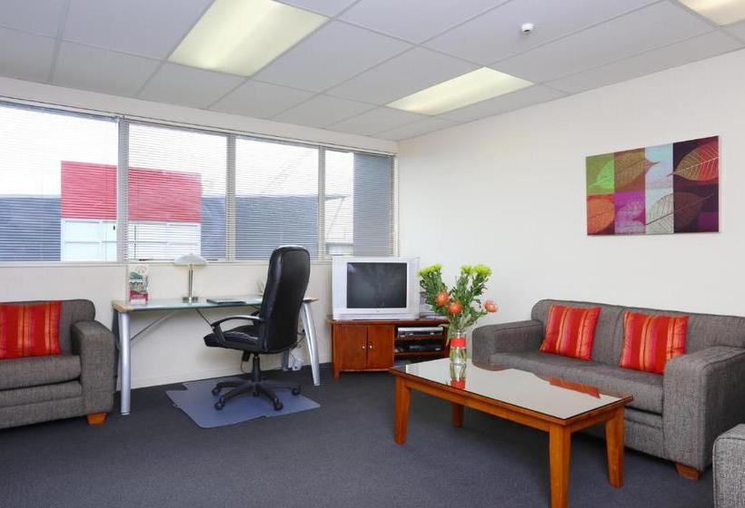 Kudos Business Suites & Airport Motel