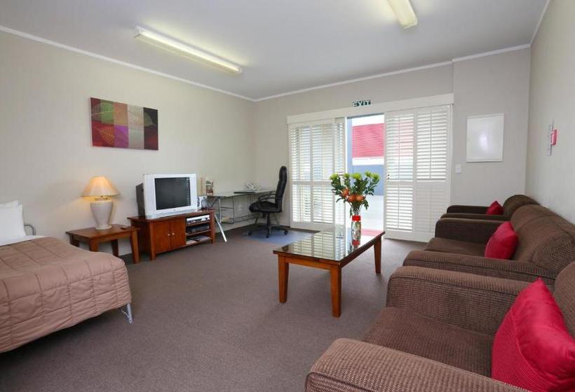 Kudos Business Suites & Airport Motel