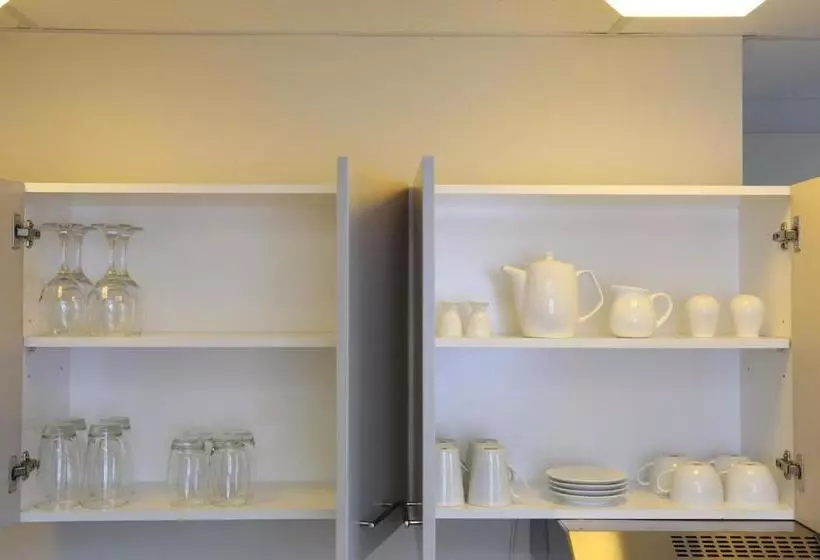 Kudos Business Suites & Airport Motel