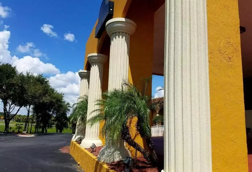 Отель Days Inn & Suites By Wyndham Clermont