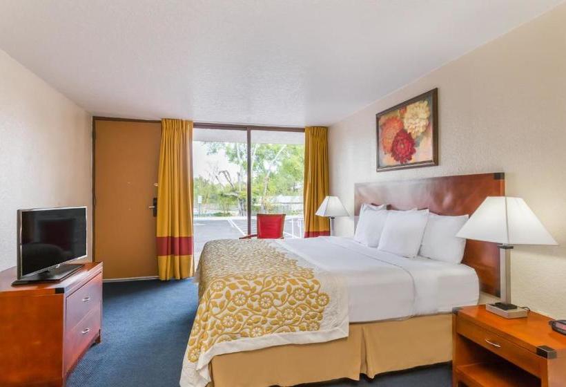 酒店 Days Inn & Suites By Wyndham Clermont