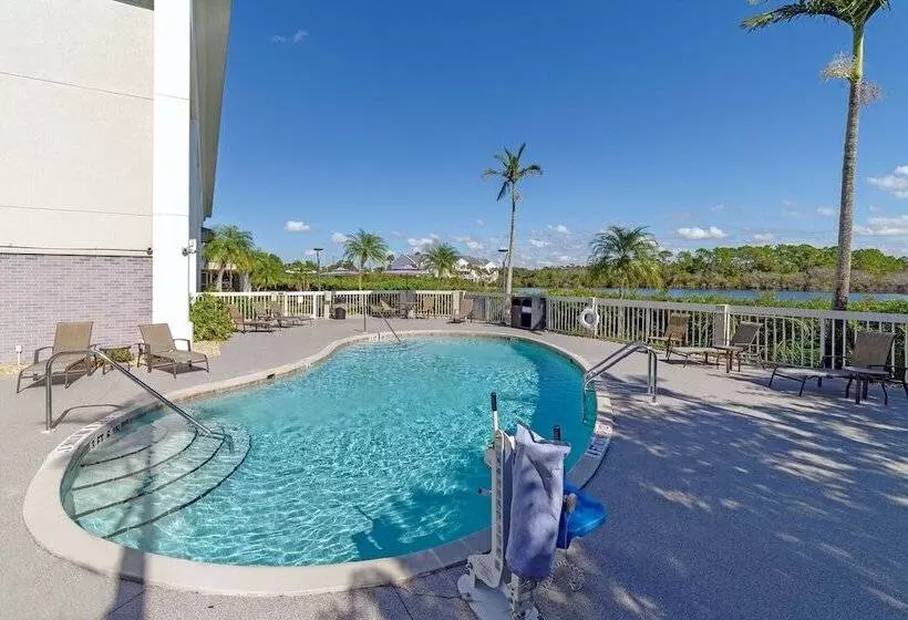 호텔 Holiday Inn Express & Suites Port Charlotte By Ihg