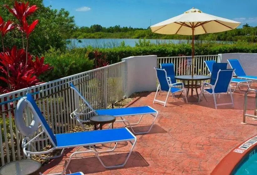 호텔 Holiday Inn Express & Suites Port Charlotte By Ihg