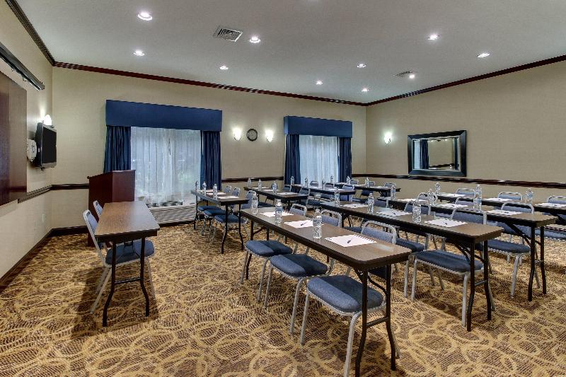 Отель Holiday Inn Express And Suites Allentown West, An Ihg