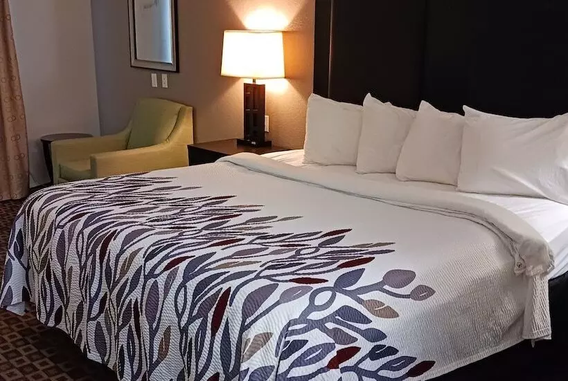 Отель Red Roof Inn & Suites Longview