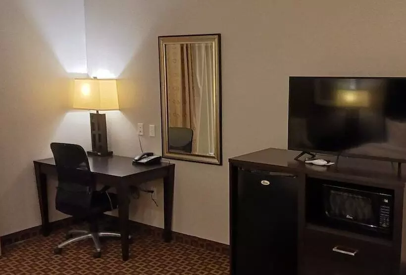 Отель Red Roof Inn & Suites Longview