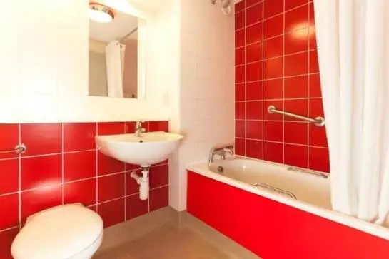 Отель Travelodge Northampton Central