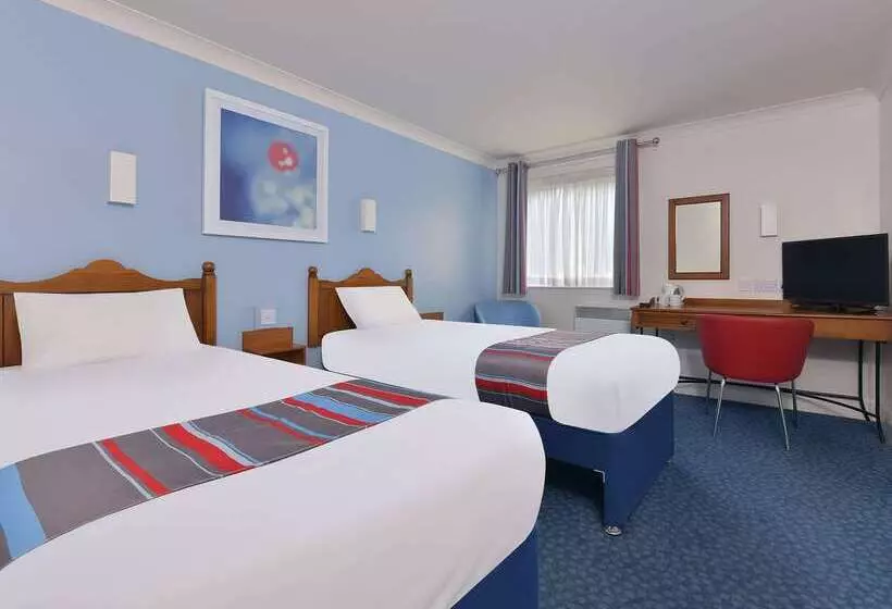 Отель Travelodge Tewkesbury