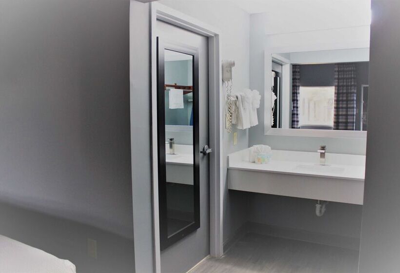 فندق River Front Inn