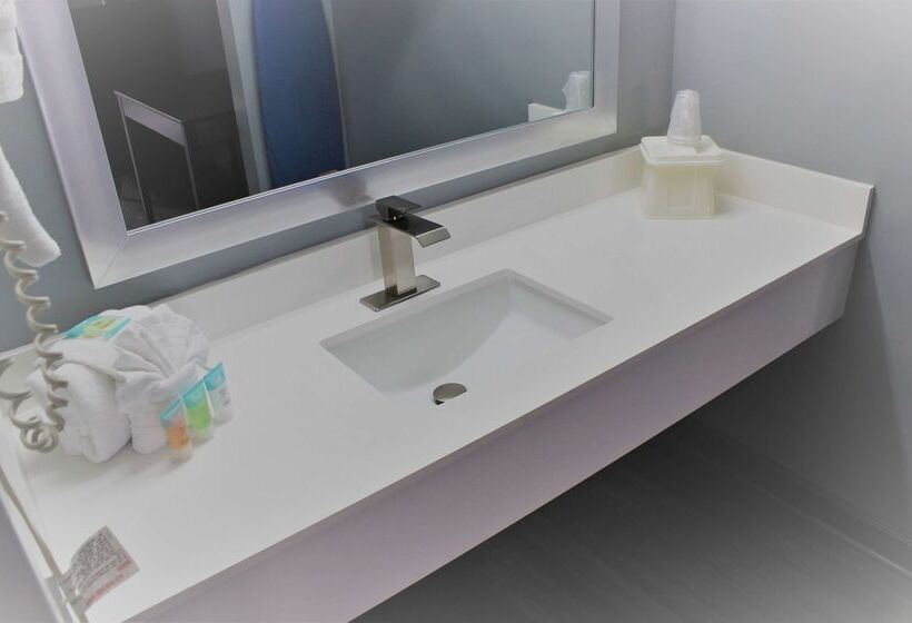 فندق River Front Inn