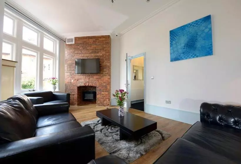 هاستل Southsea Rocks