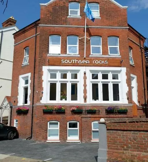 هاستل Southsea Rocks