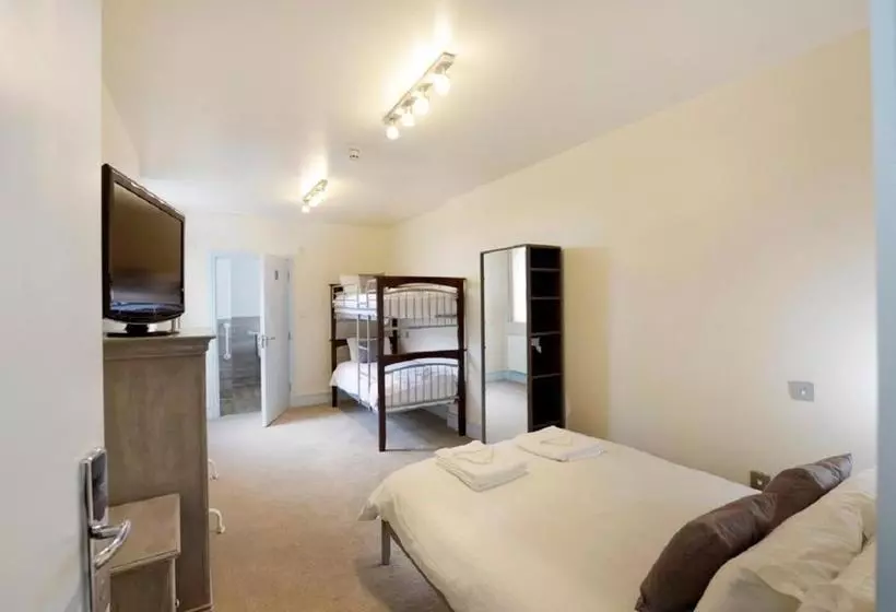 هاستل Southsea Rocks