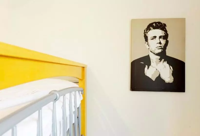 هاستل Southsea Rocks