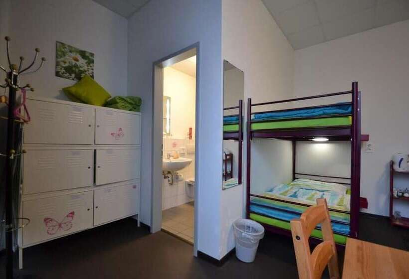 Arena Hostel & Monteurzimmer